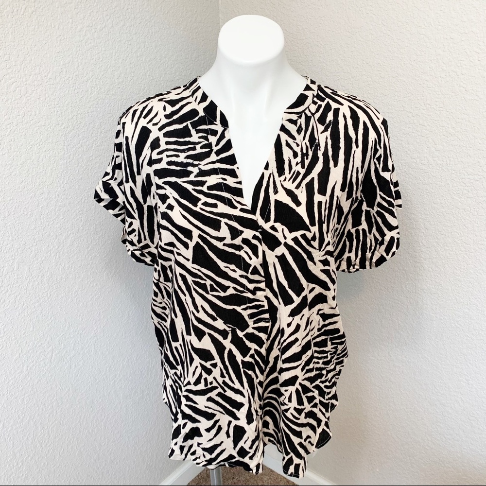 3/$25 NWT H&M Short Sleeve Black Tan Blouse